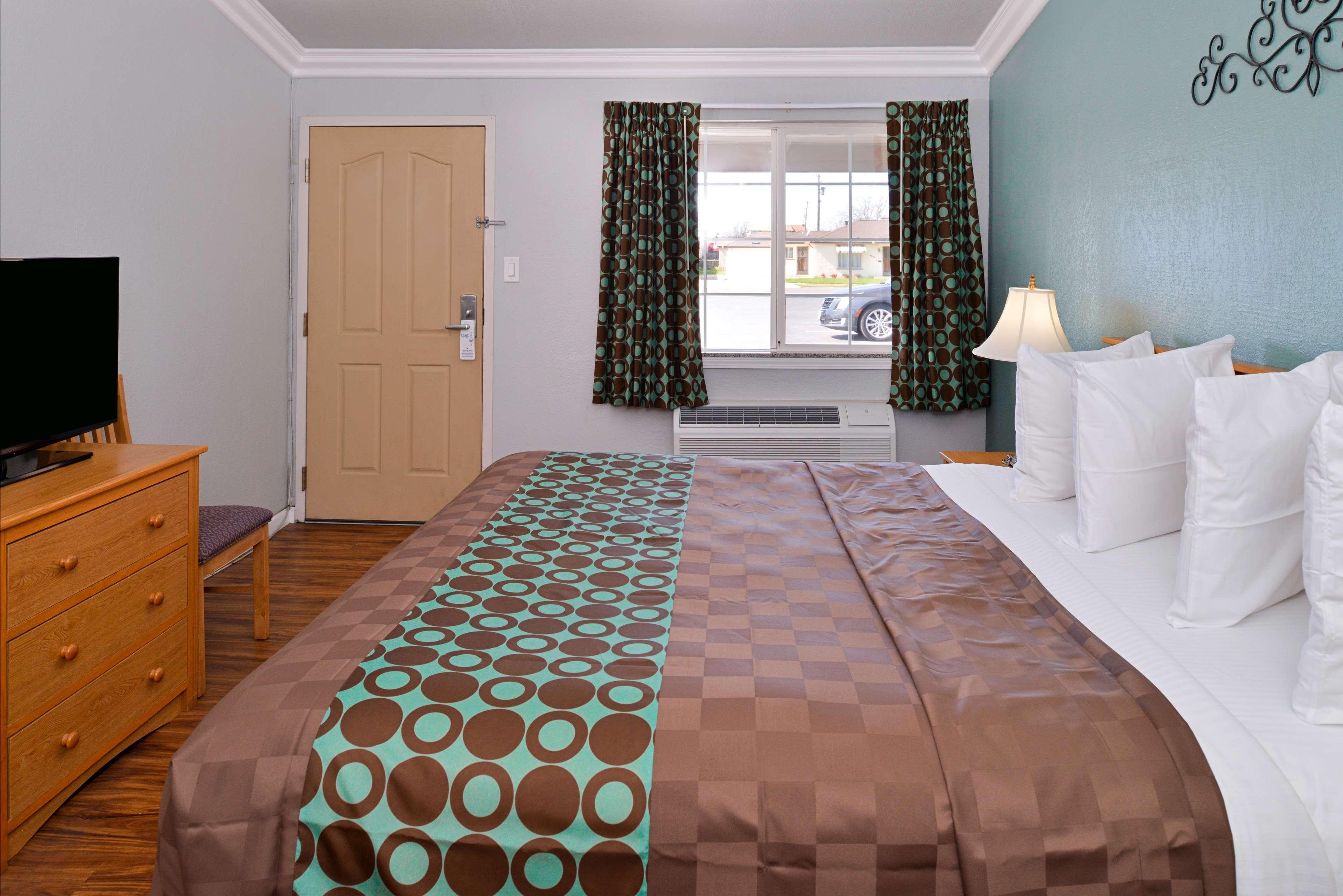 Americas Best Value Inn Los Banos Bagian luar foto