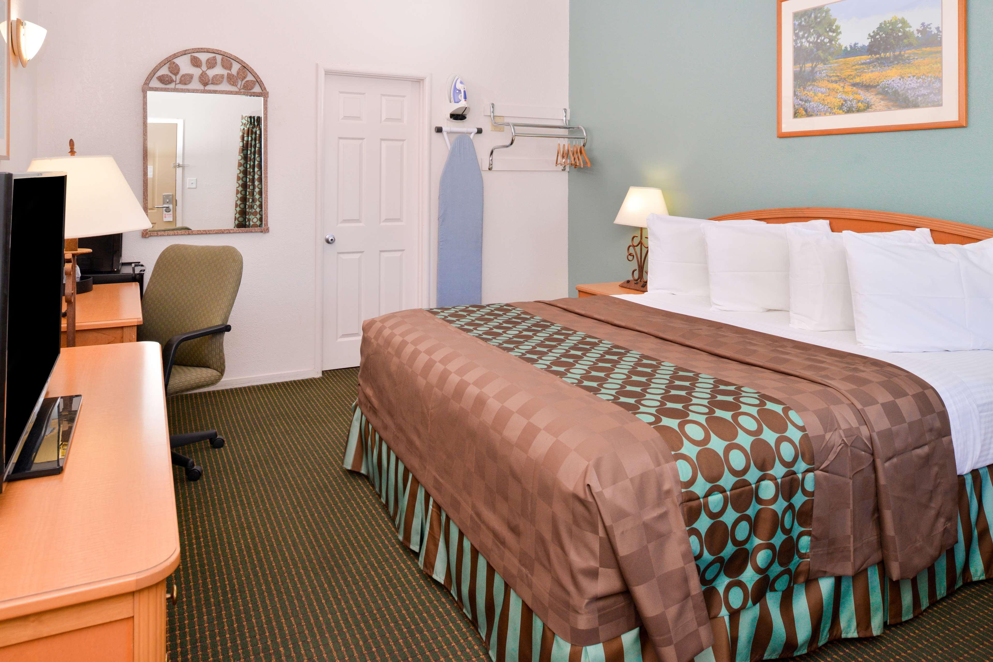 Americas Best Value Inn Los Banos Bagian luar foto