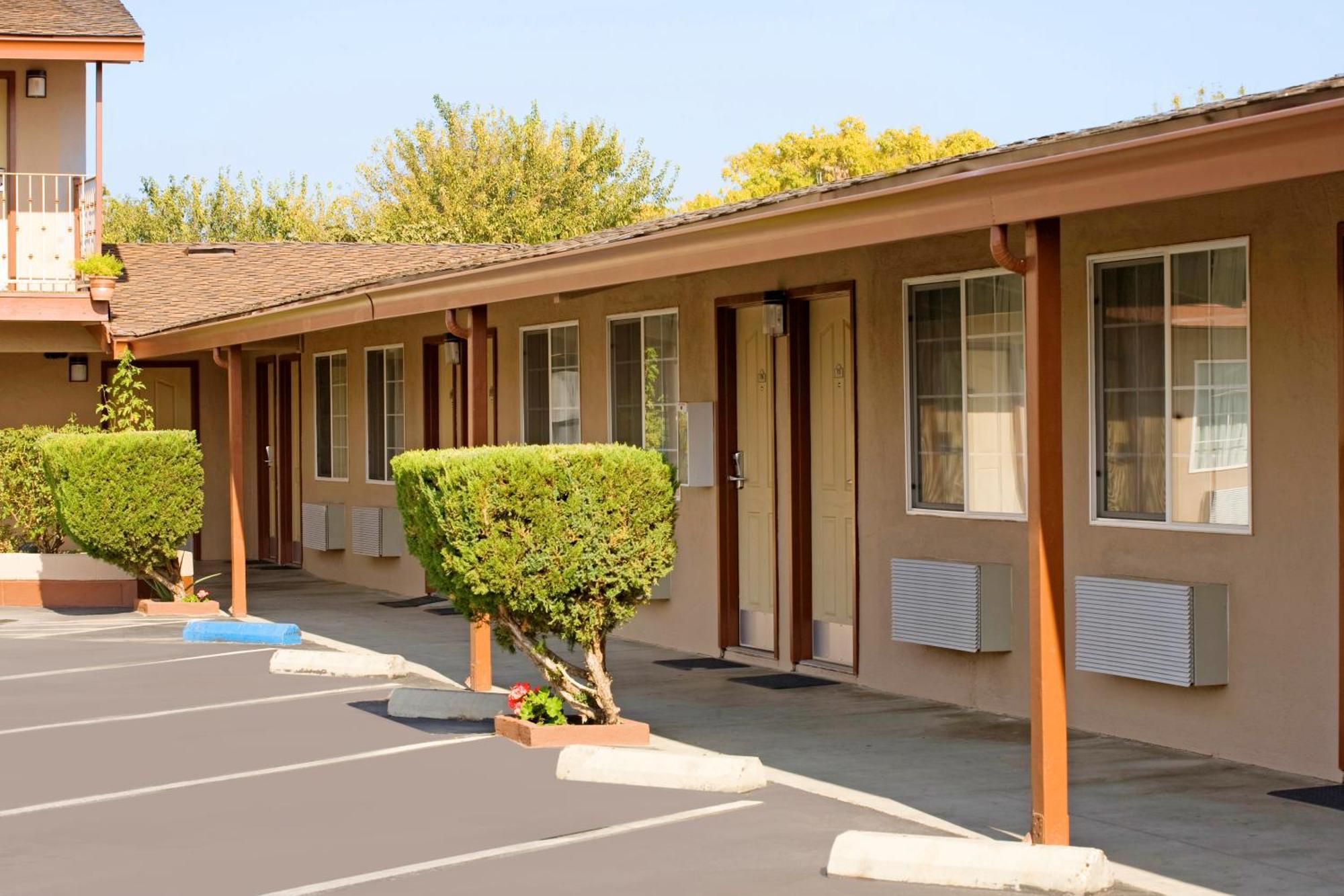 Americas Best Value Inn Los Banos Bagian luar foto